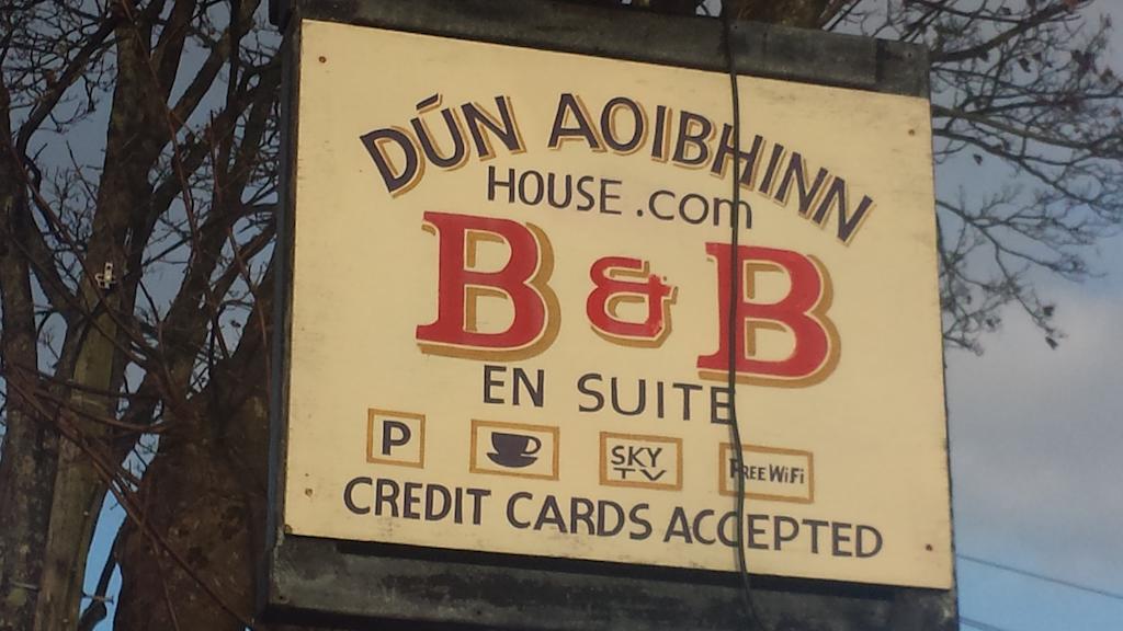 Dun Aoibhinn Guest Accommodation Голуей Екстериор снимка